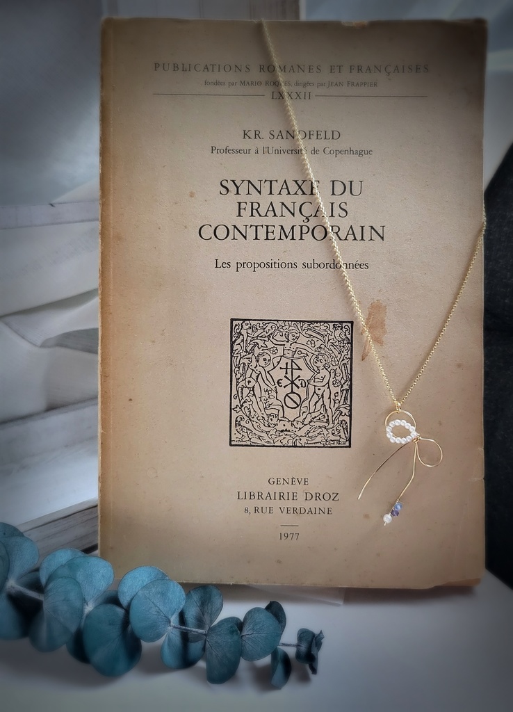 ゆれる、彼色を結んだリボンモチーフペンダント