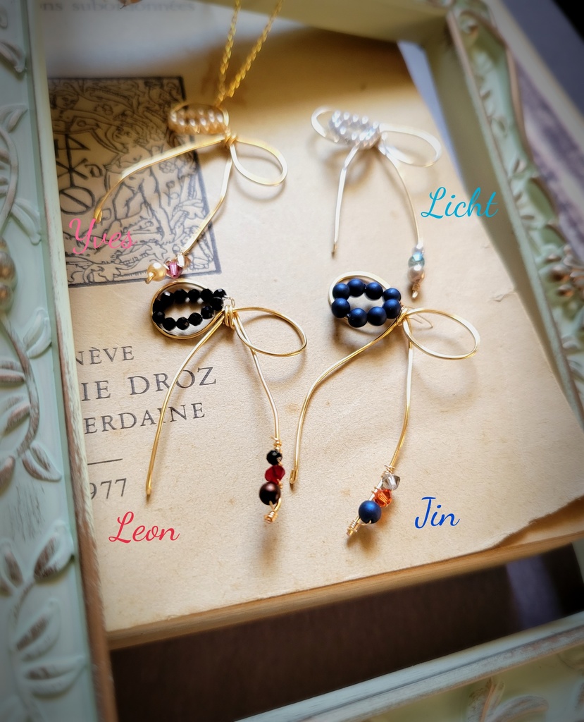 ゆれる、彼色を結んだリボンモチーフペンダント