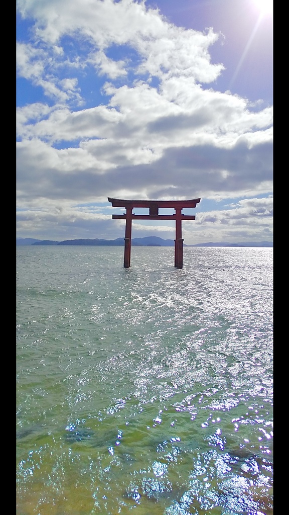 海に浮かぶ鳥居｜開運・お守り待ち受け｜スマホ壁紙