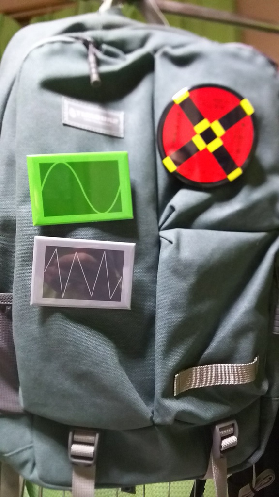 無生物過激派缶バッジ