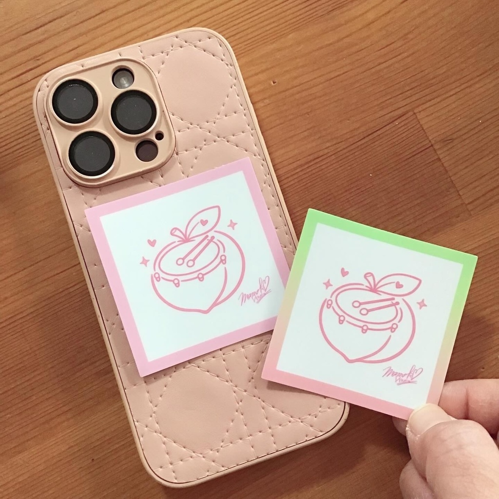 Momoko オリジナルステッカー 6cm サイン付き2枚セット➕サインなし2枚セット(合計4枚) 送料別