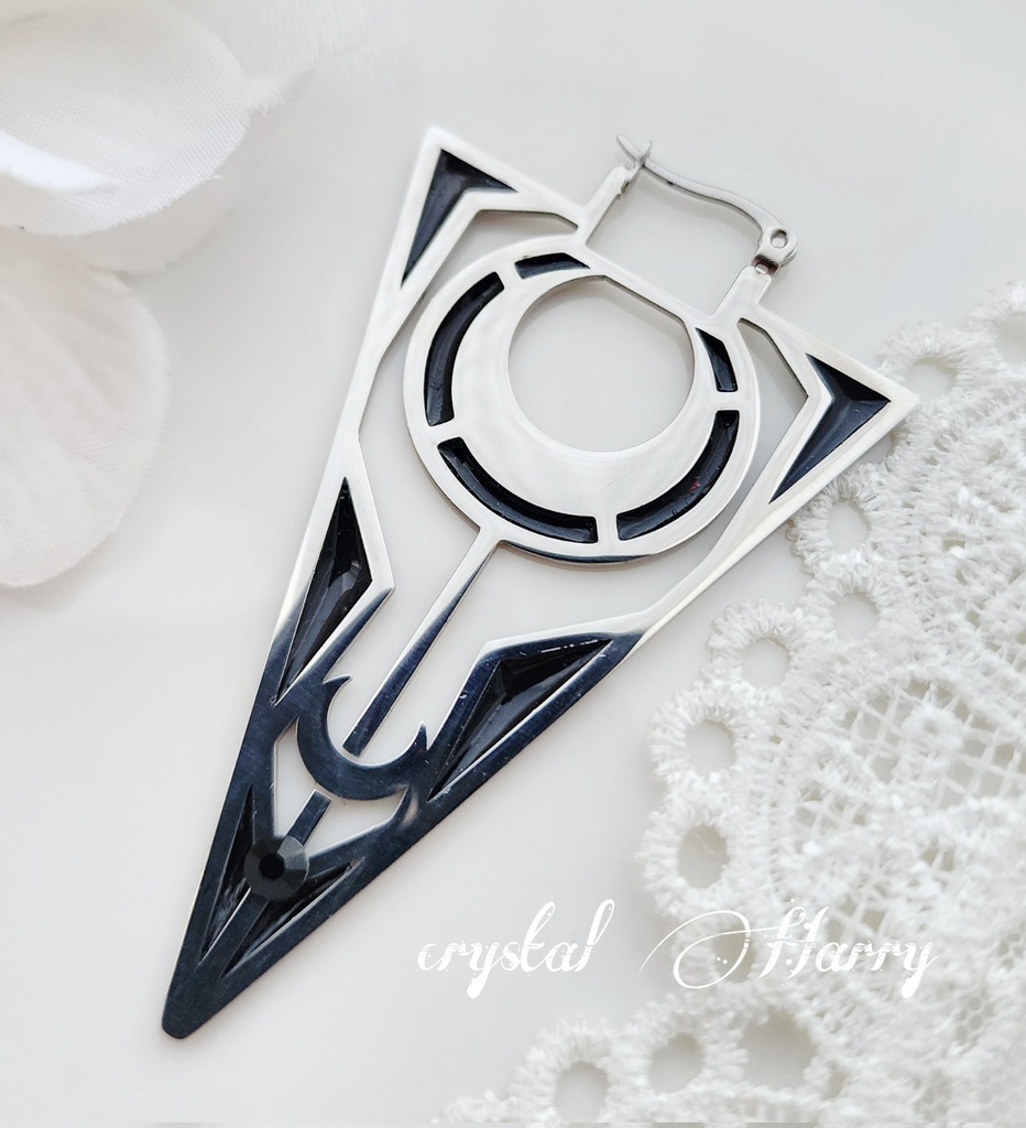 【月鋭刃の耳飾り】～銀黒～