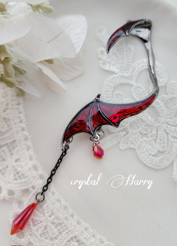 【悪魔の耳飾り】~ブラックチタンベース~深赤