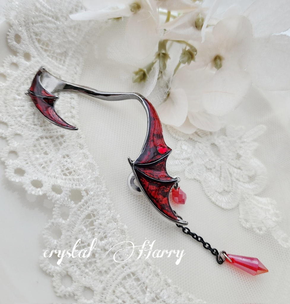 【悪魔の耳飾り】~ブラックチタンベース~深赤