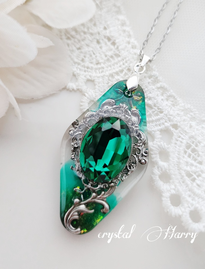 【宝石結晶の首飾り】~銀翠~