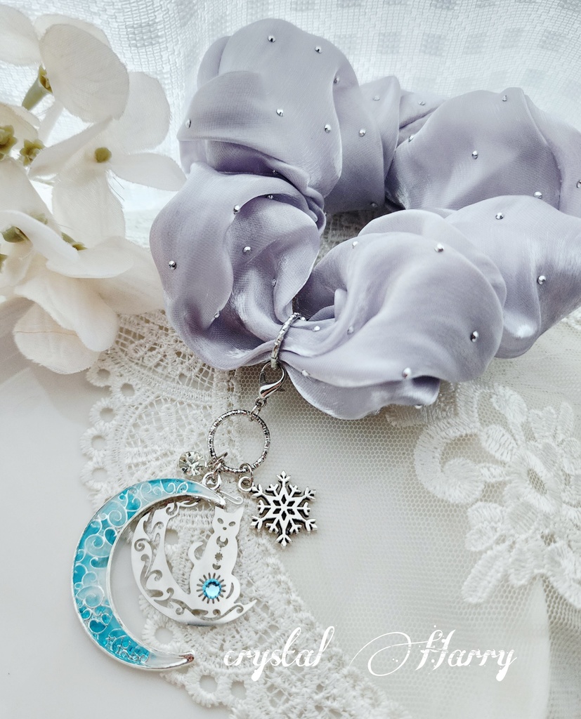 【精霊猫の髪飾り】~銀水白~シュシュブレスレット