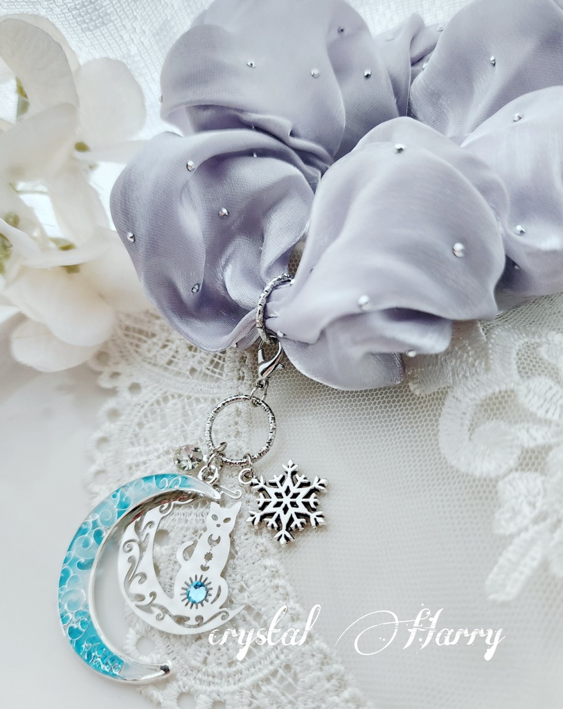 【精霊猫の髪飾り】~銀水白~シュシュブレスレット