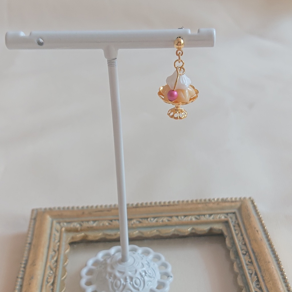 プリンの片耳ピアス/イヤリング