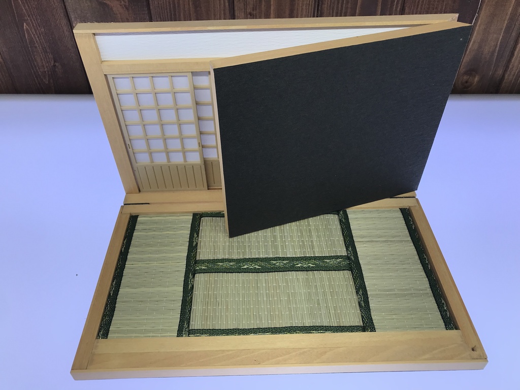 ブック型ドールスタンドM和室