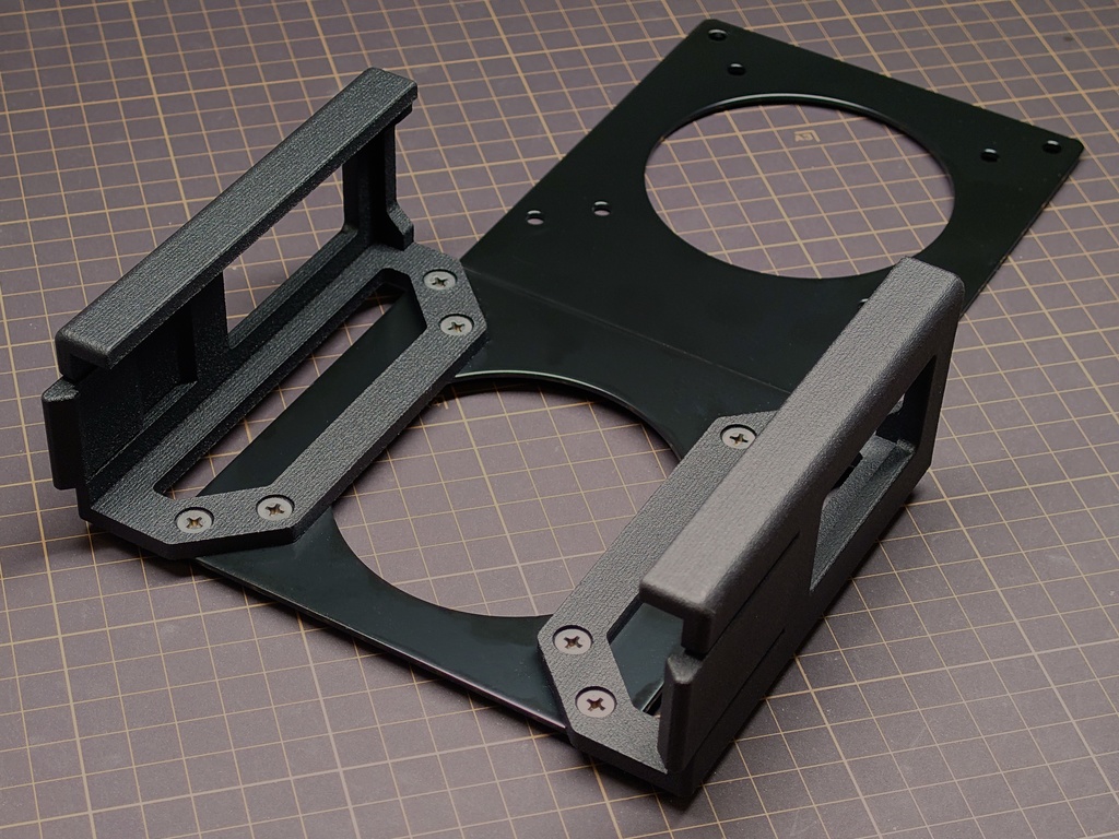 VESA mount bracket for CalDigit TS4