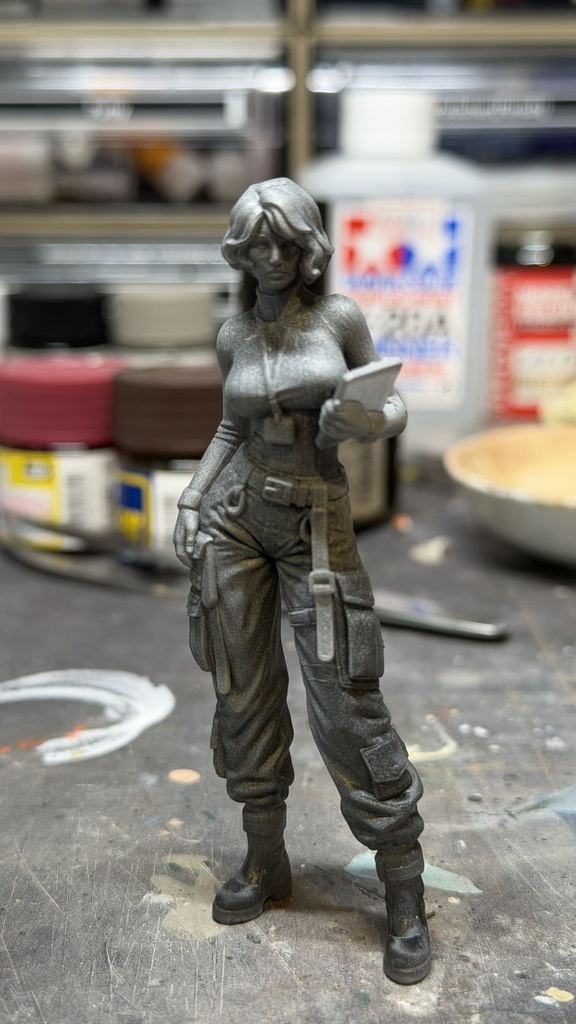 女性 現場監督官・整備士|1/20 3Dプリント用 STLデータ|TECH FIELD SPECIALIST