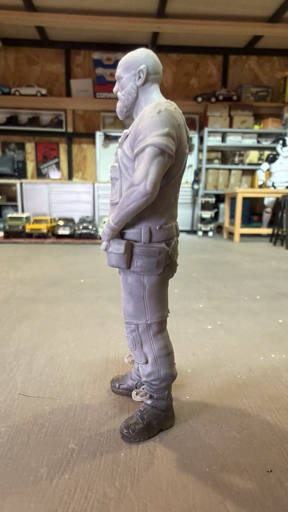 ベテラン男性メカニック・整備士|1/20 プリント品