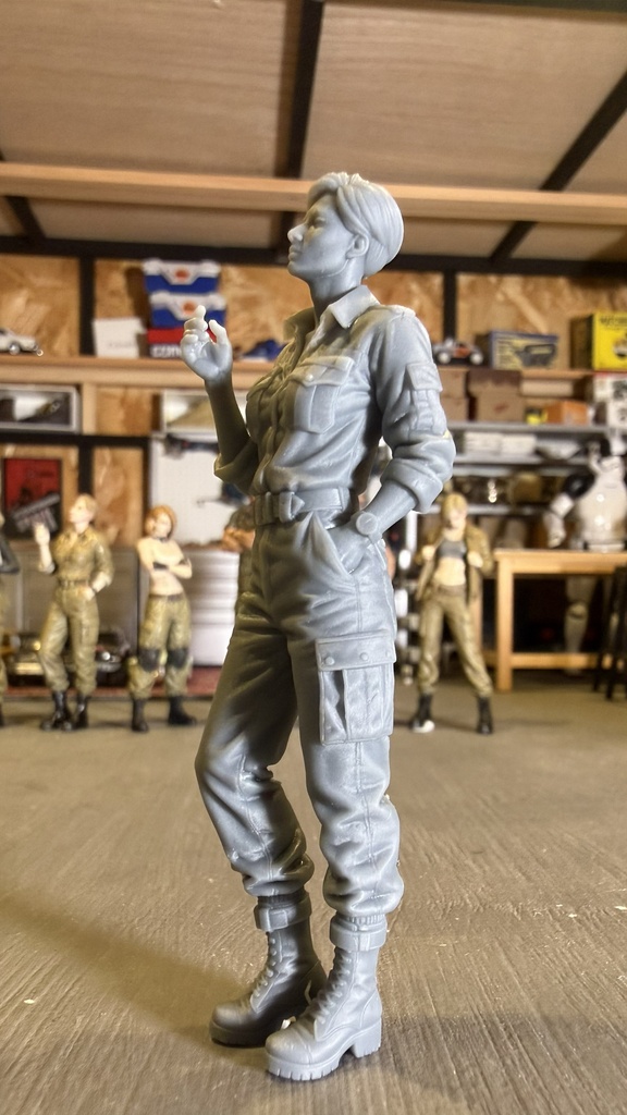 05_一服中の女性兵士1/20|ミリタリー SF ジオラマ用 3Dプリント品
