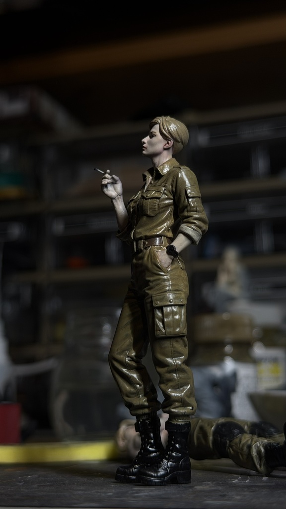 05_一服中の女性兵士1/20|ミリタリー SF ジオラマ用 3Dプリント品
