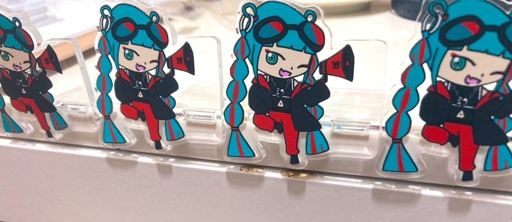 HEROお座りアクスタ