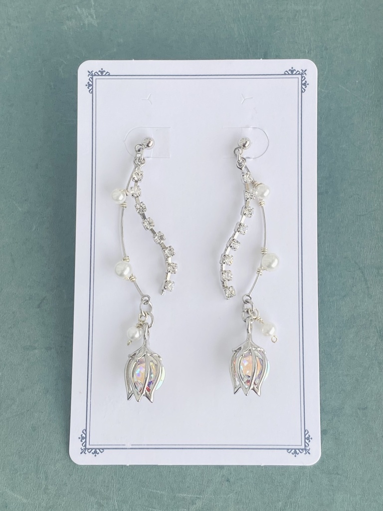 エルピスの花　ピアス（イヤリング変更可）