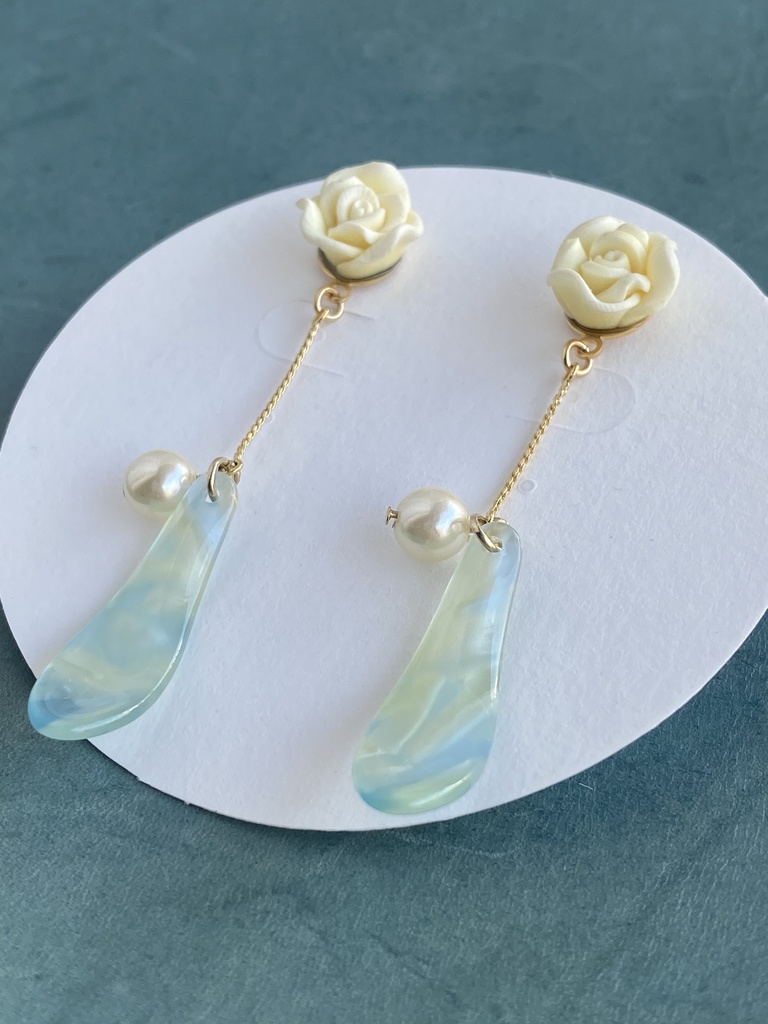 スフェーンモチーフ ピアス