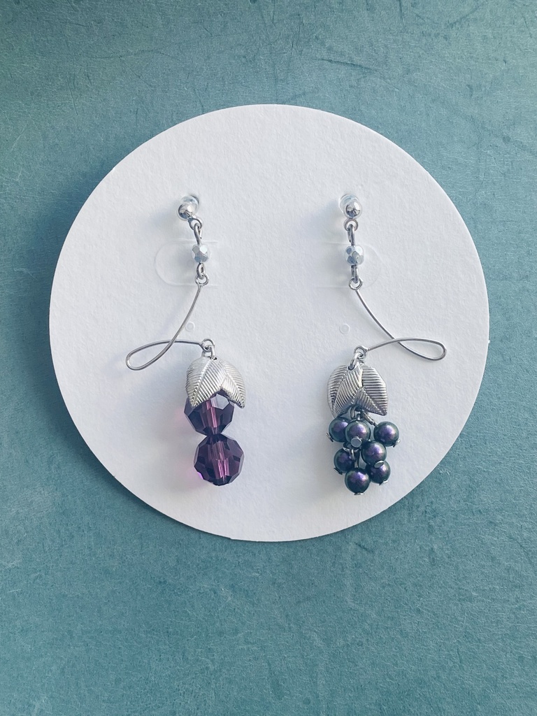 ローポリ葡萄 樹脂イヤリング(ピアス変更可)