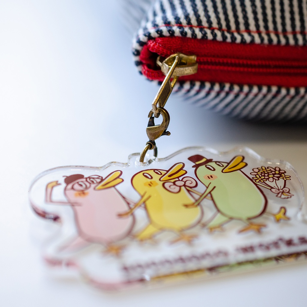 【カモノハシ?のだばしくん】アクリルキーホルダー(おめかし3人組): あんしんBOOTHパック(匿名発送)
