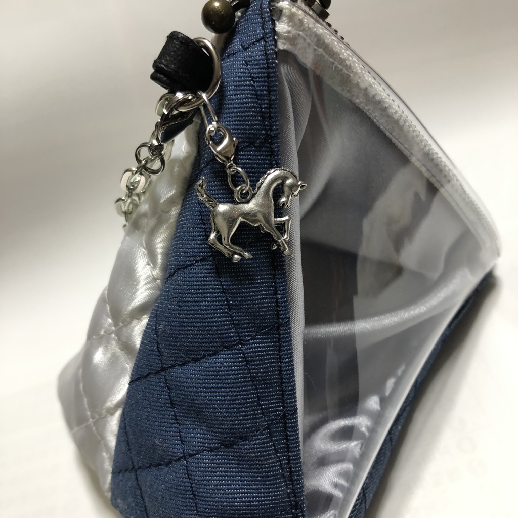 【もち・まんじゅう】トライアングルバッグチャーム(テトラポーチ)デニム&ホワイト