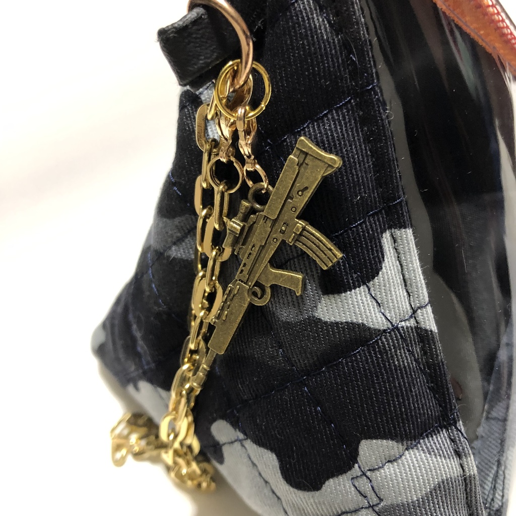 【もち・まんじゅう】トライアングルバッグチャーム (テトラポーチ)迷彩