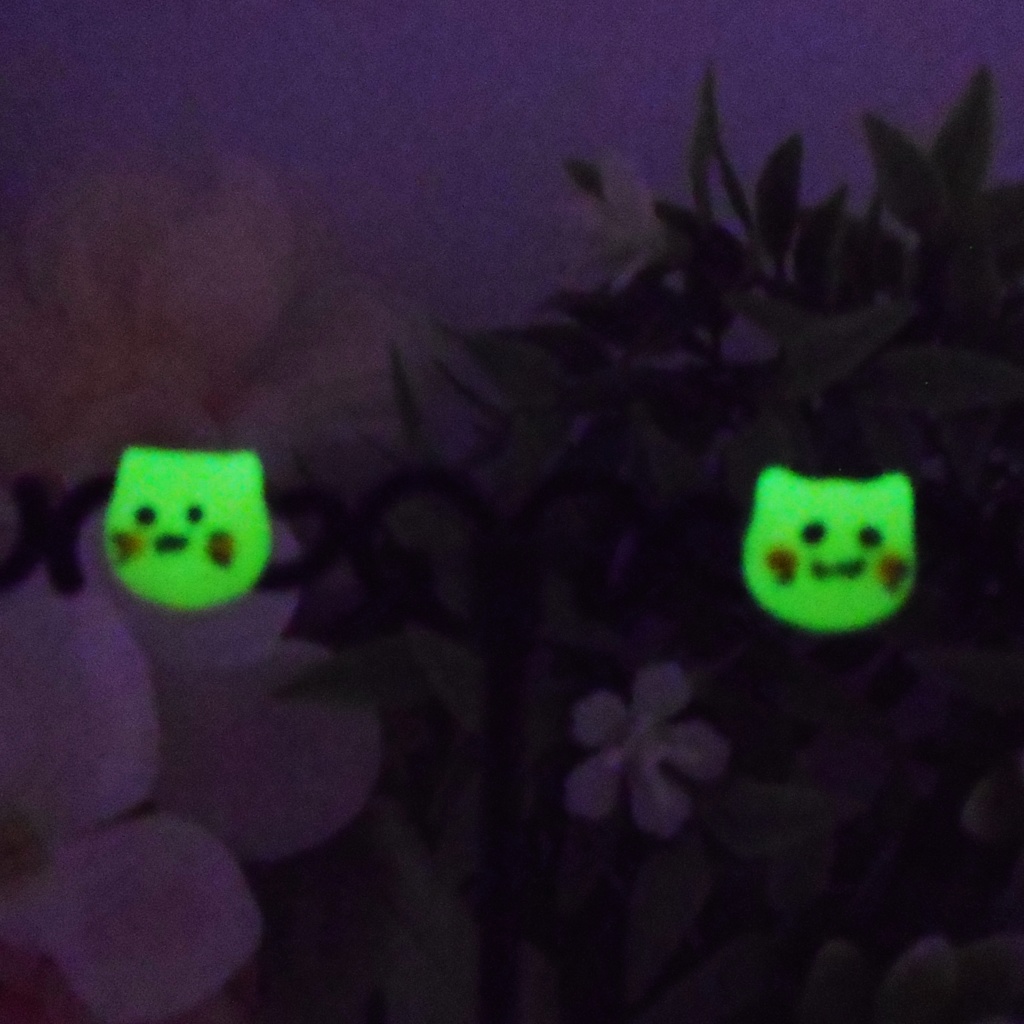 蓄光にゃんぷっぷーピアス/イヤリング