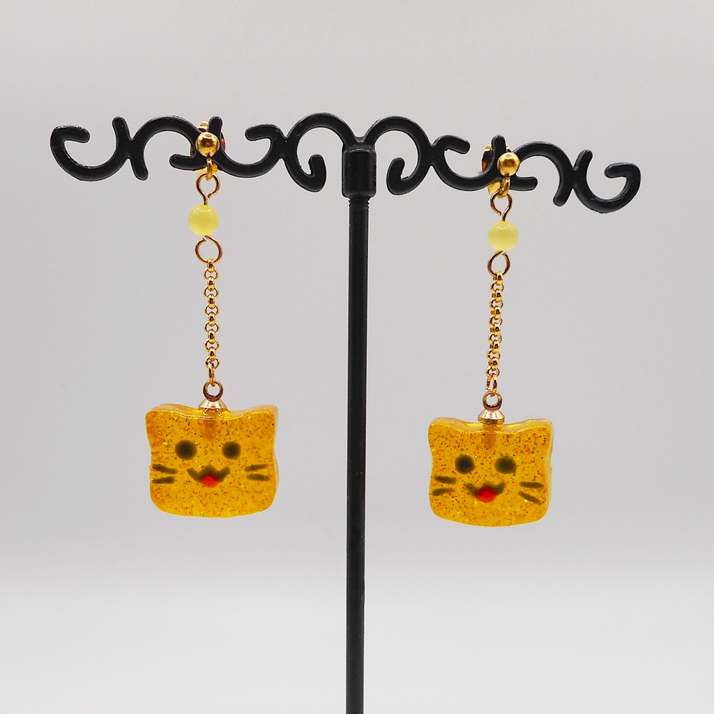 ゆらゆらにゃんぷっぷーピアス/イヤリング