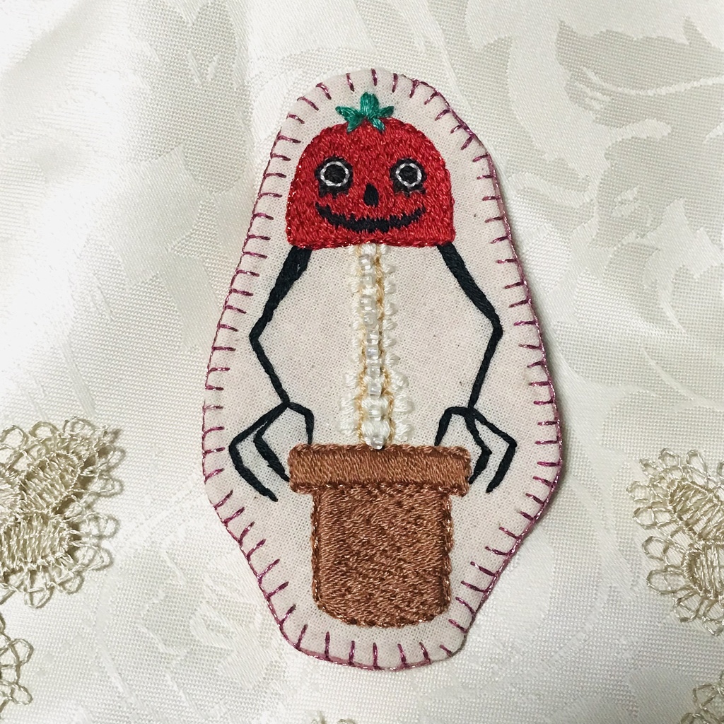 【刺繍ブローチ】背骨のアイツ
