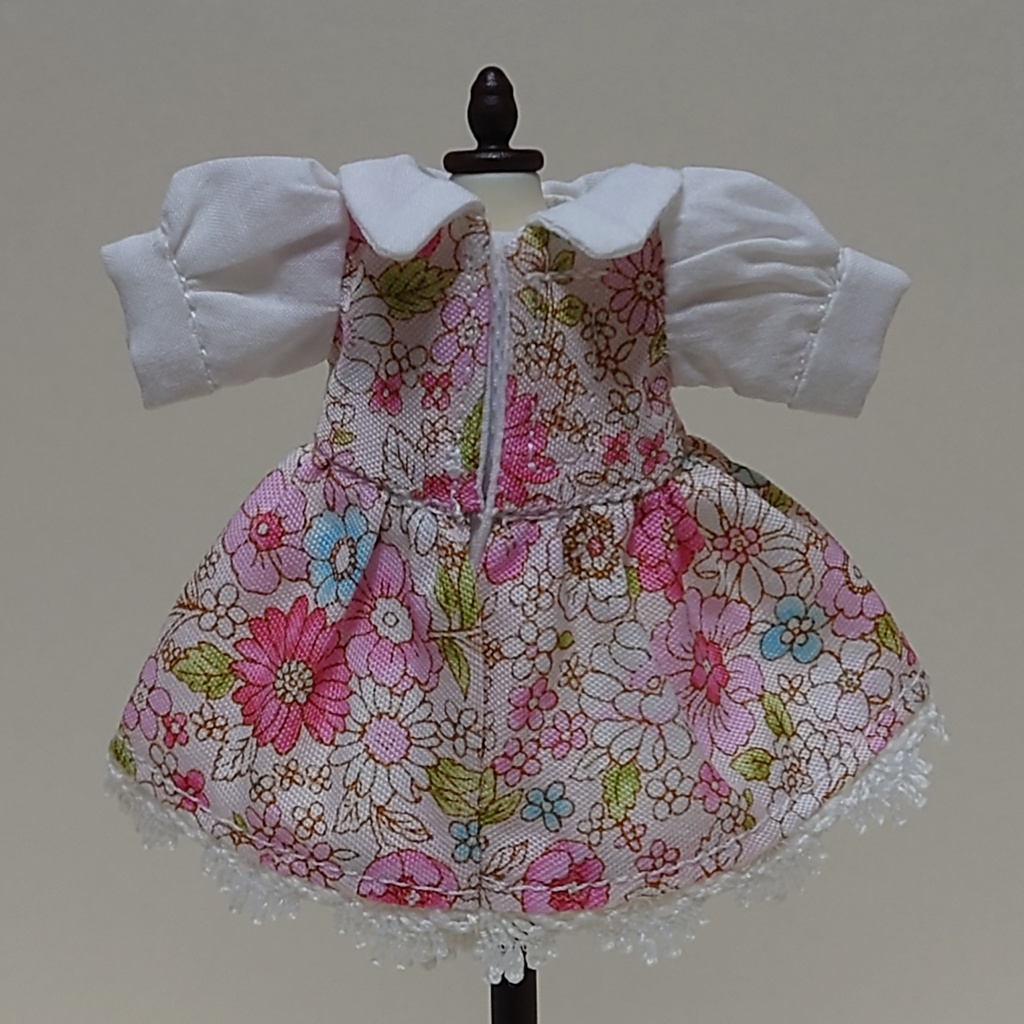 オビツ11 リボン付き ふんわり花柄ワンピース