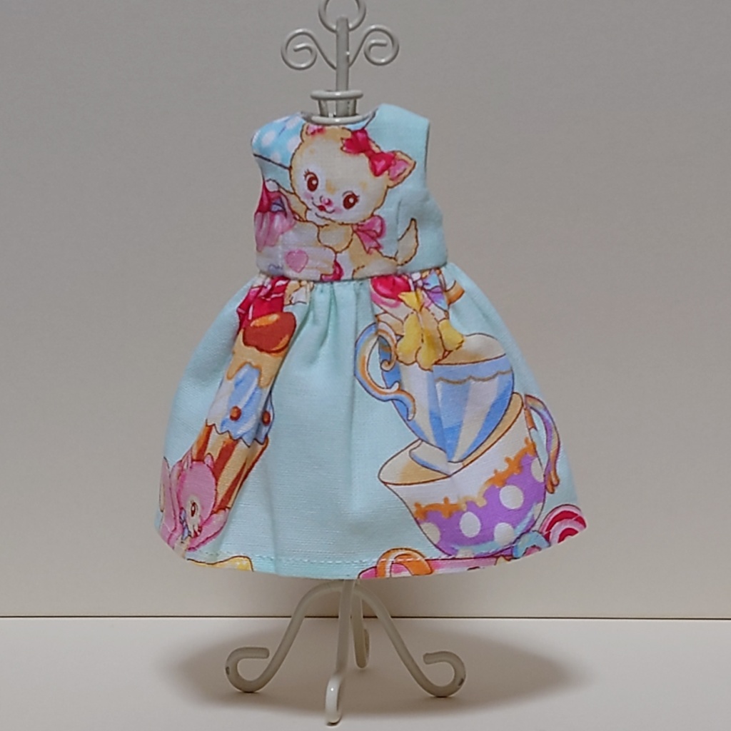 20cmドール服 ノースリーブのギャザーワンピース