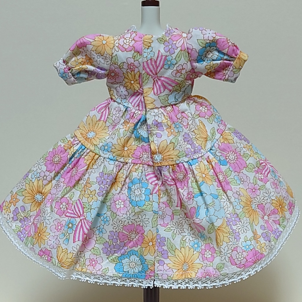 22cmドール服 2段フリルのワンピース