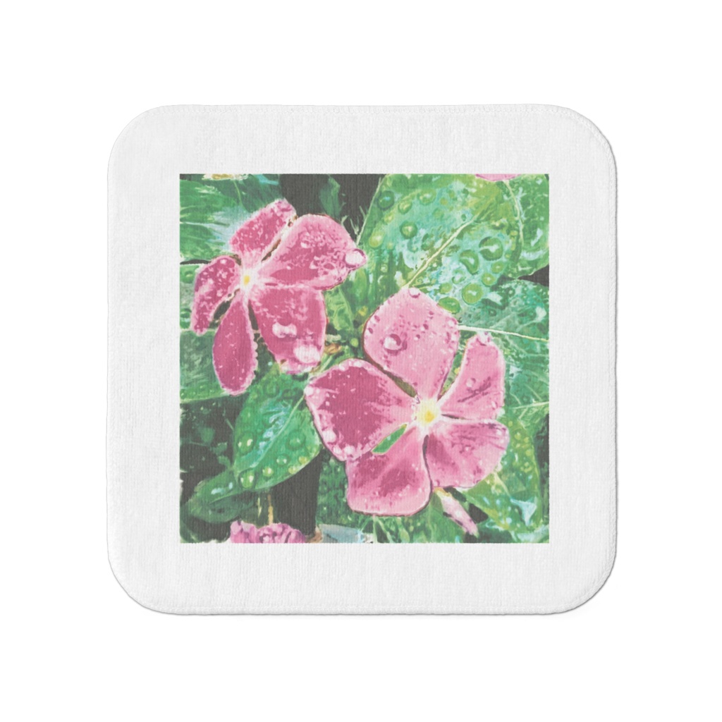 雨に濡れるニチニチソウのタオル