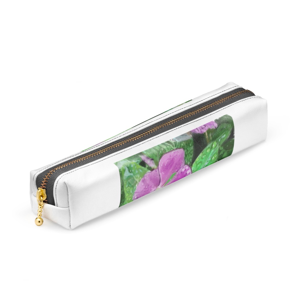 雨に濡れるニチニチソウのペンケース