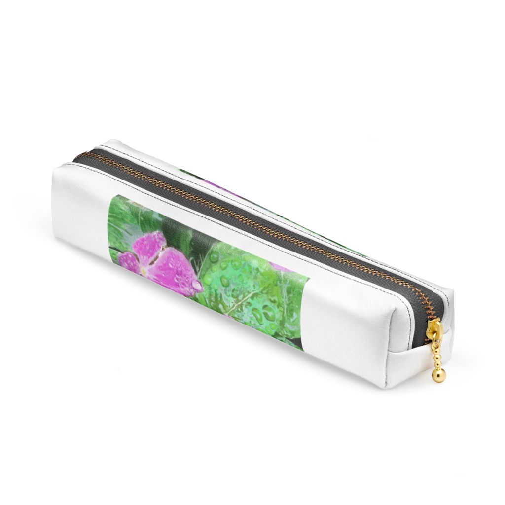 雨に濡れるニチニチソウのペンケース