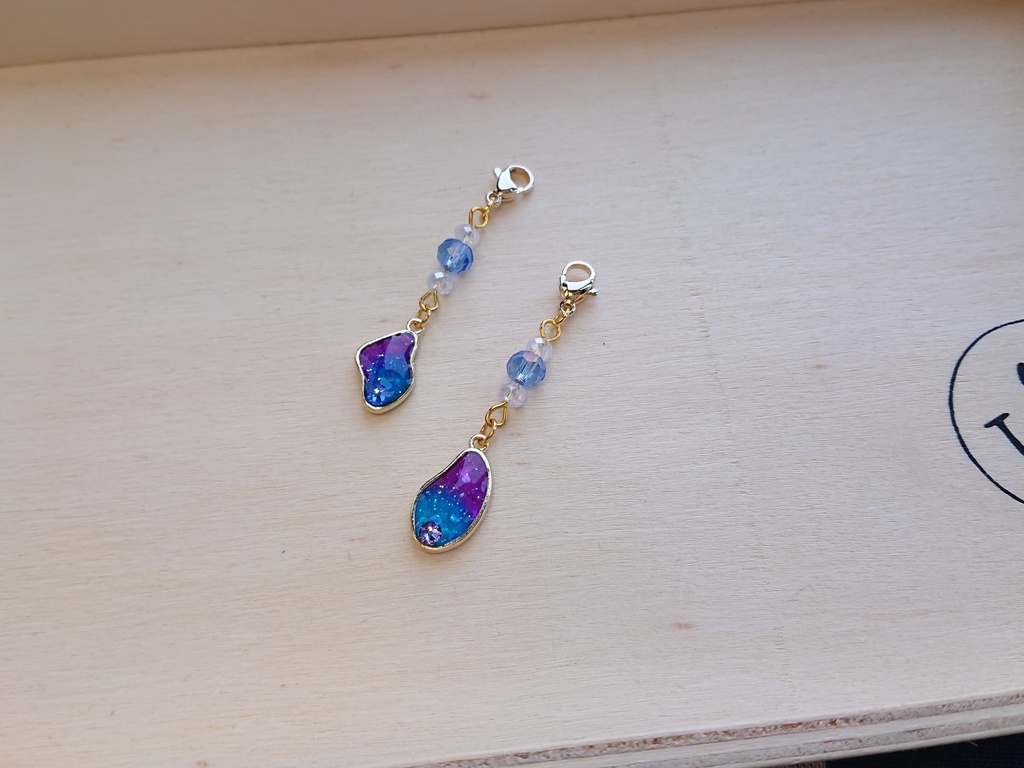 快新イメージ概念ピアスイヤリングマスクチャーム