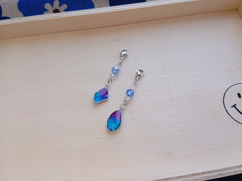 快新イメージ概念ピアスイヤリングマスクチャーム