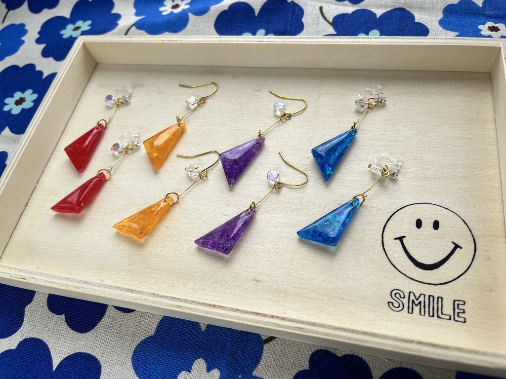 赤井、降谷、快斗、新一イメージ三角ピアスイヤリング