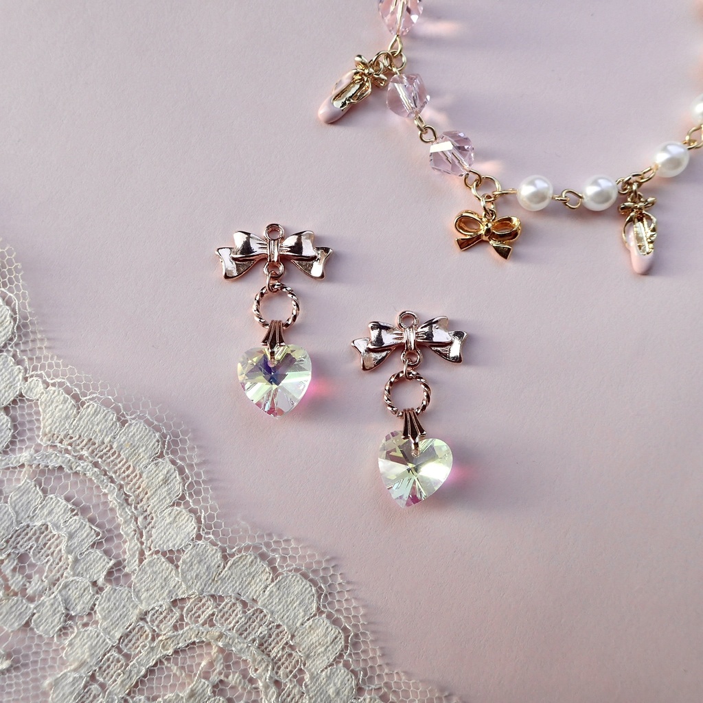 【pink gold color】リボンとオーロラハートの耳飾り