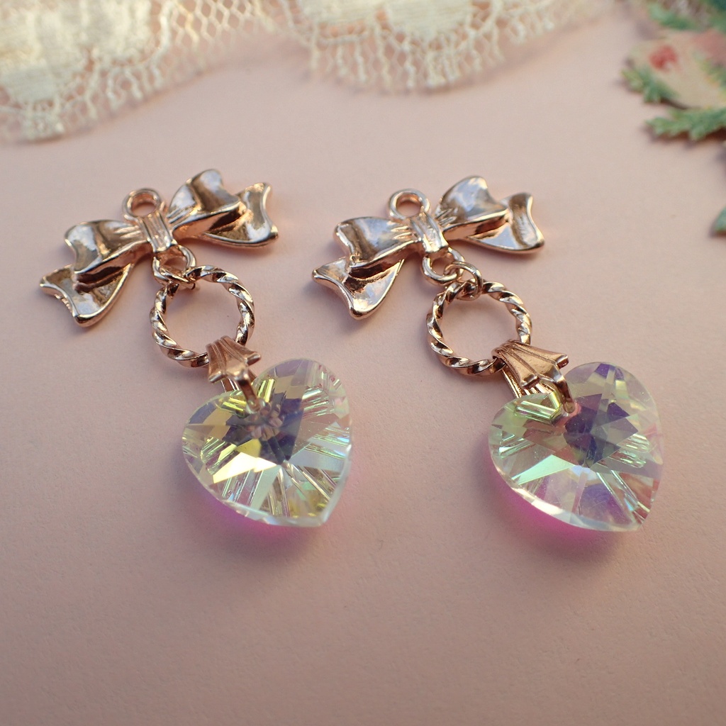 【pink gold color】リボンとオーロラハートの耳飾り