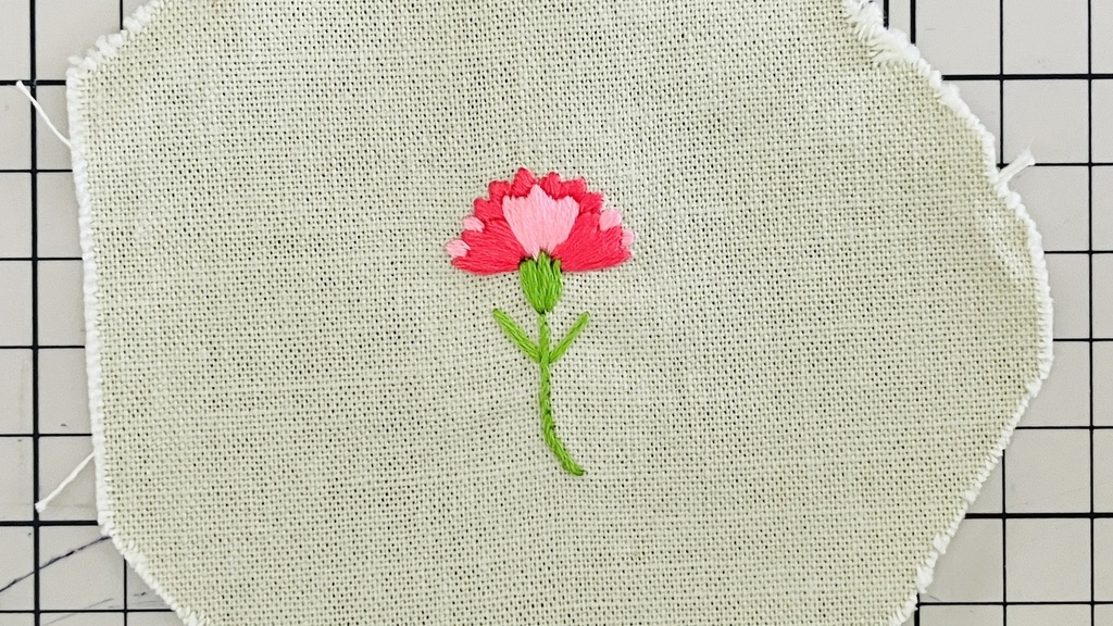 カーネーションの刺繍図案【無料配布図案】