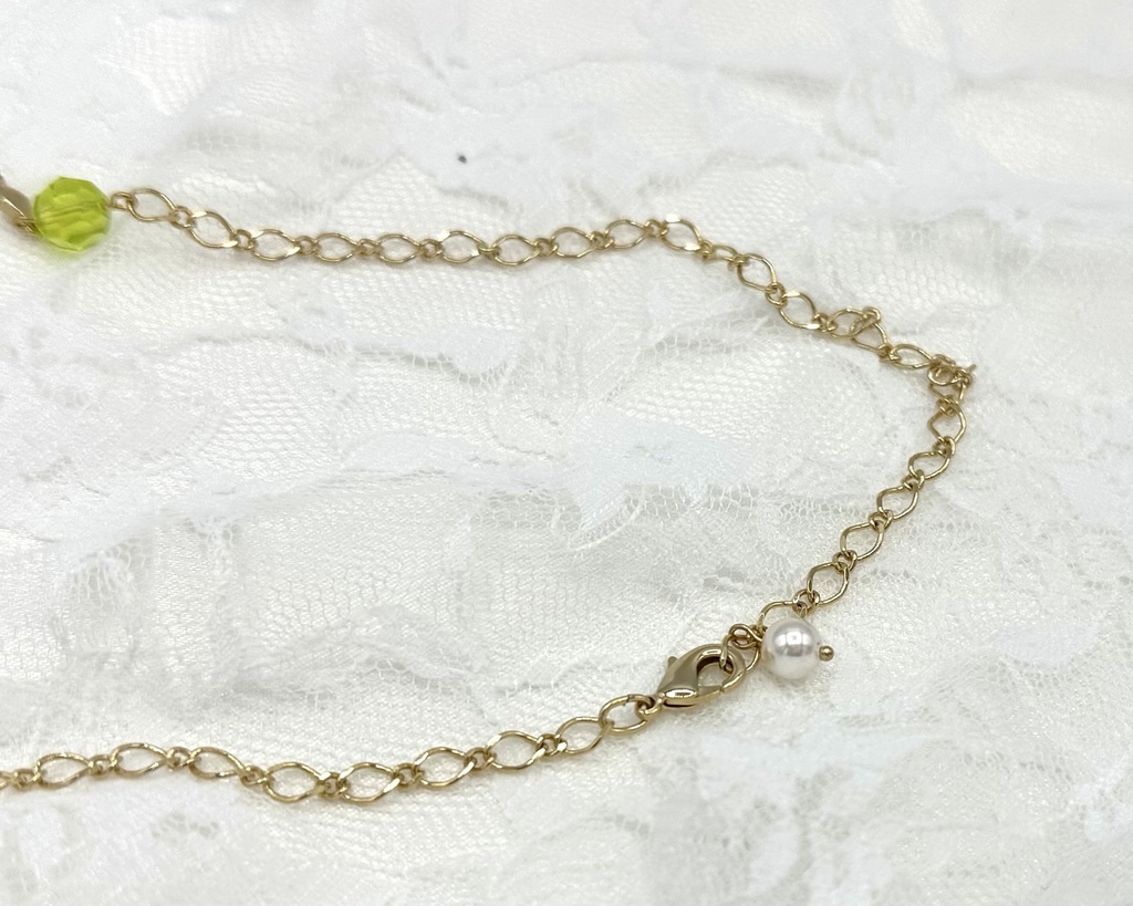 グリーンローズのクリスタルネックレス