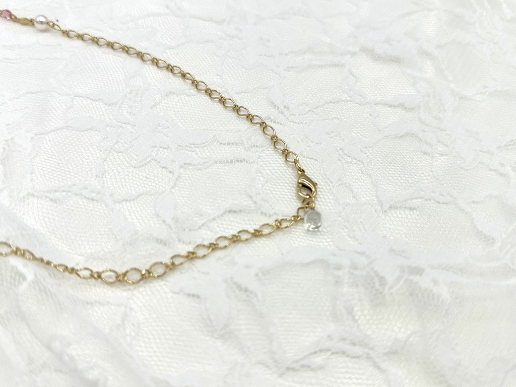 ピンクのバラ園ネックレス