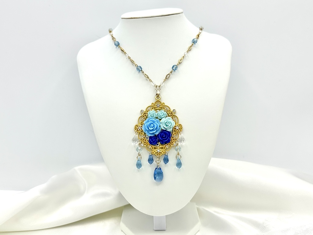 ブルーローズネックレス