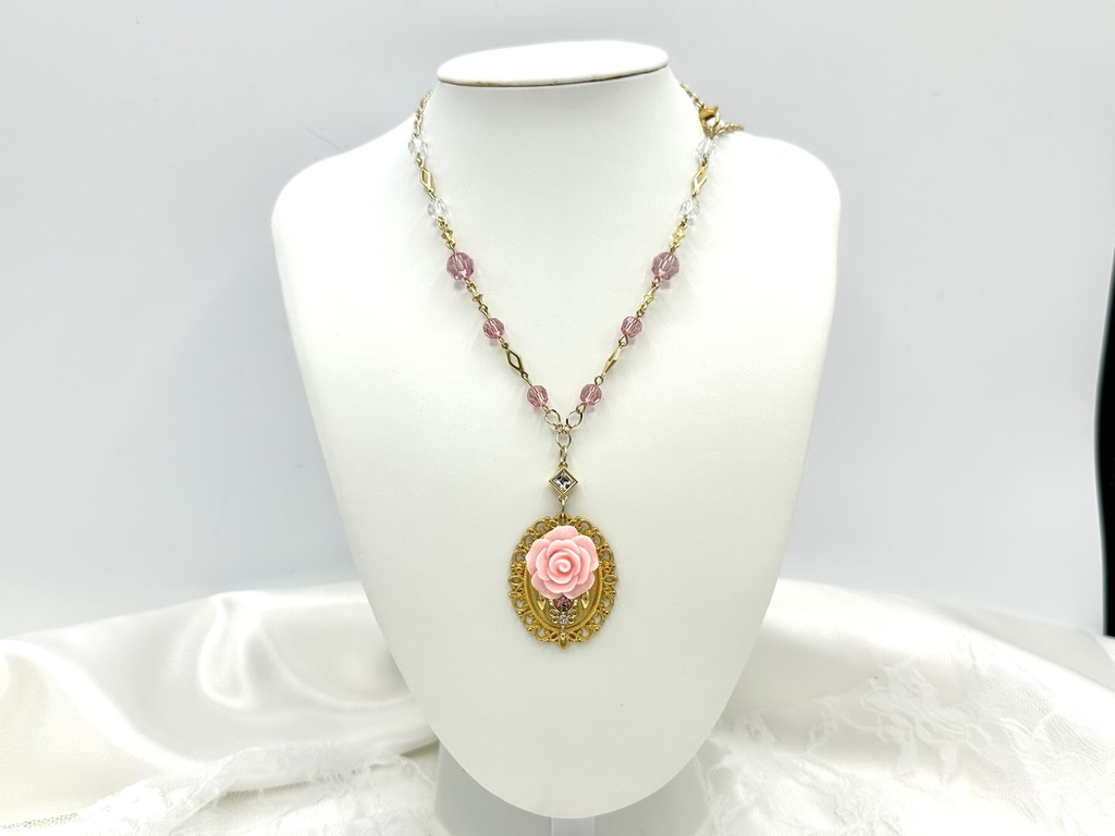 ピンクローズのネックレス