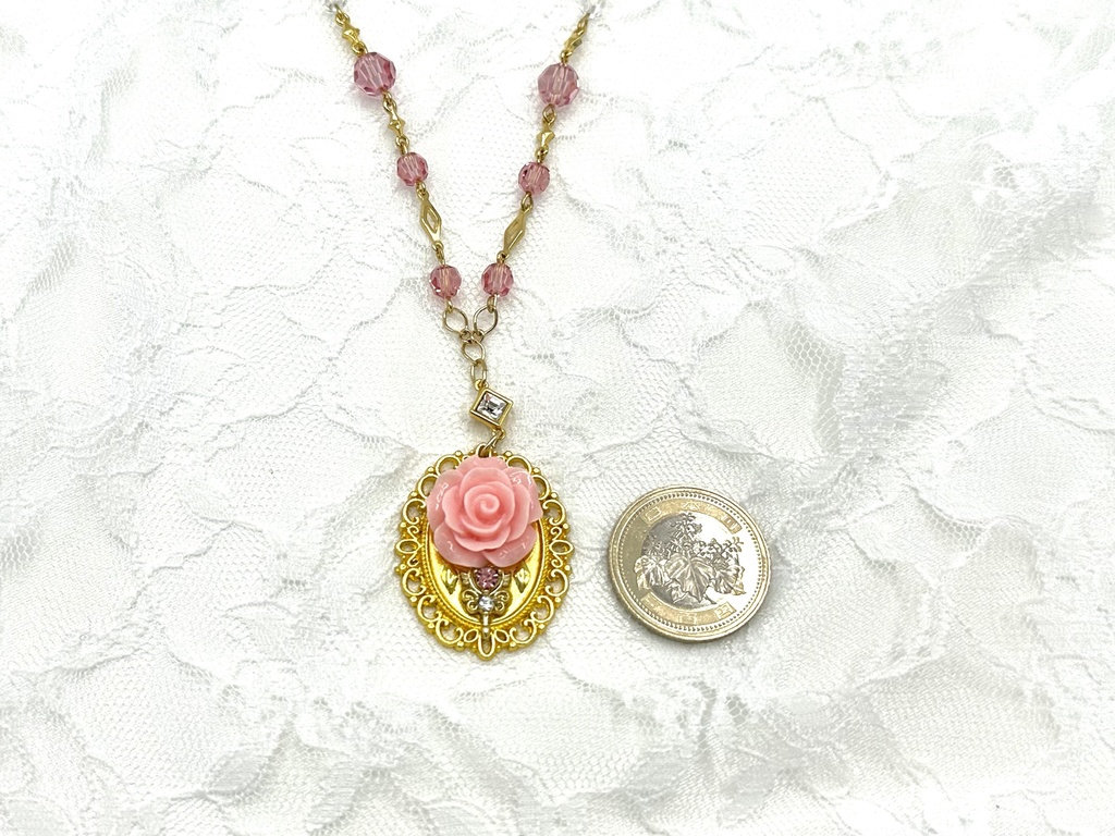 ピンクローズのネックレス