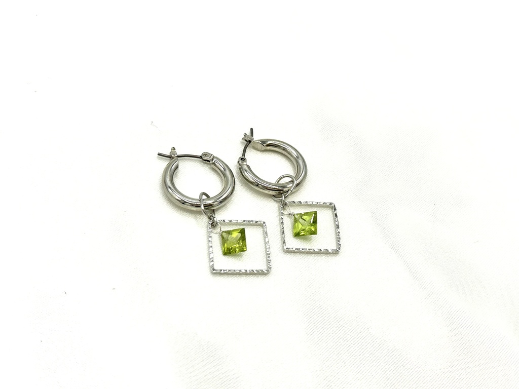 ペリドットのフープピアス