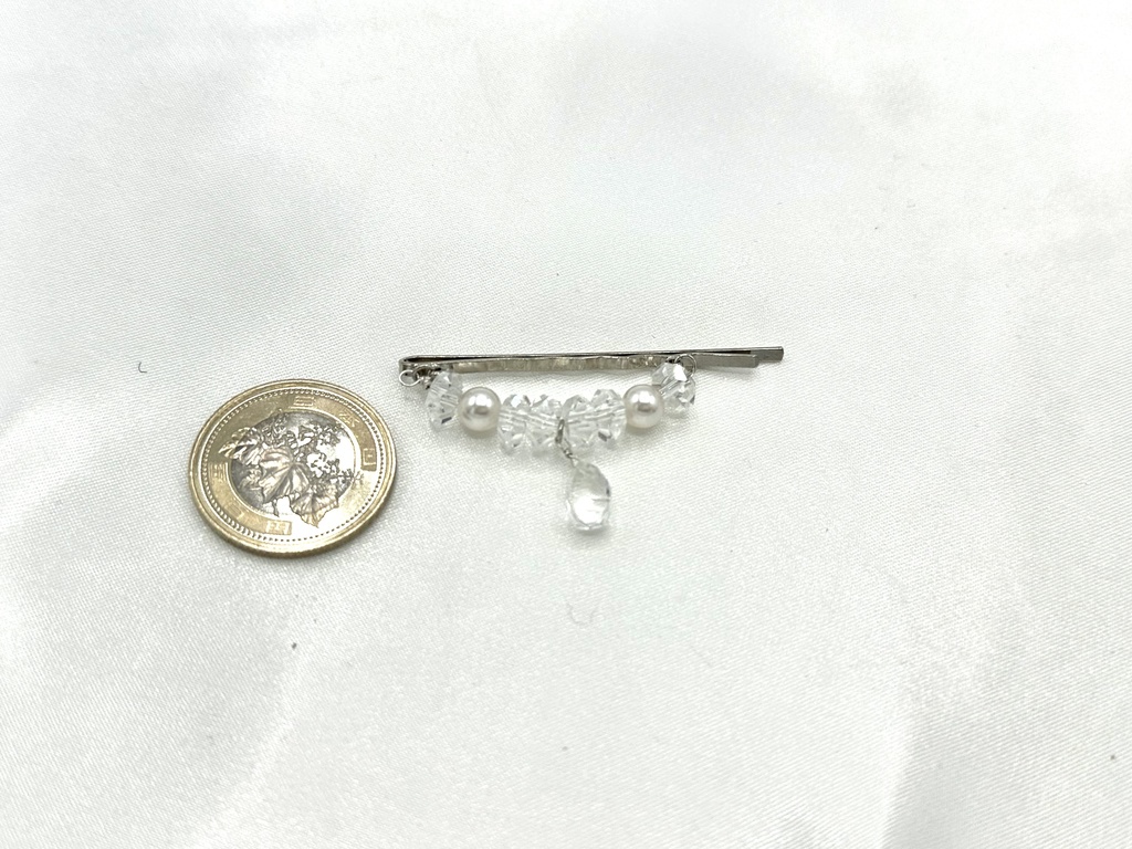 水晶とパールのヘアピン