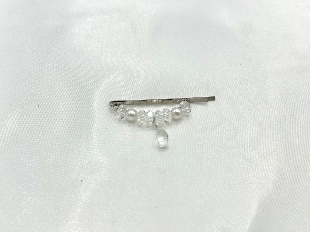 水晶とパールのヘアピン