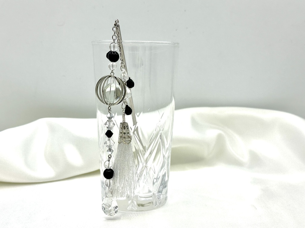 ブラックスピネルとクリスタルのモノクロームのかんざし