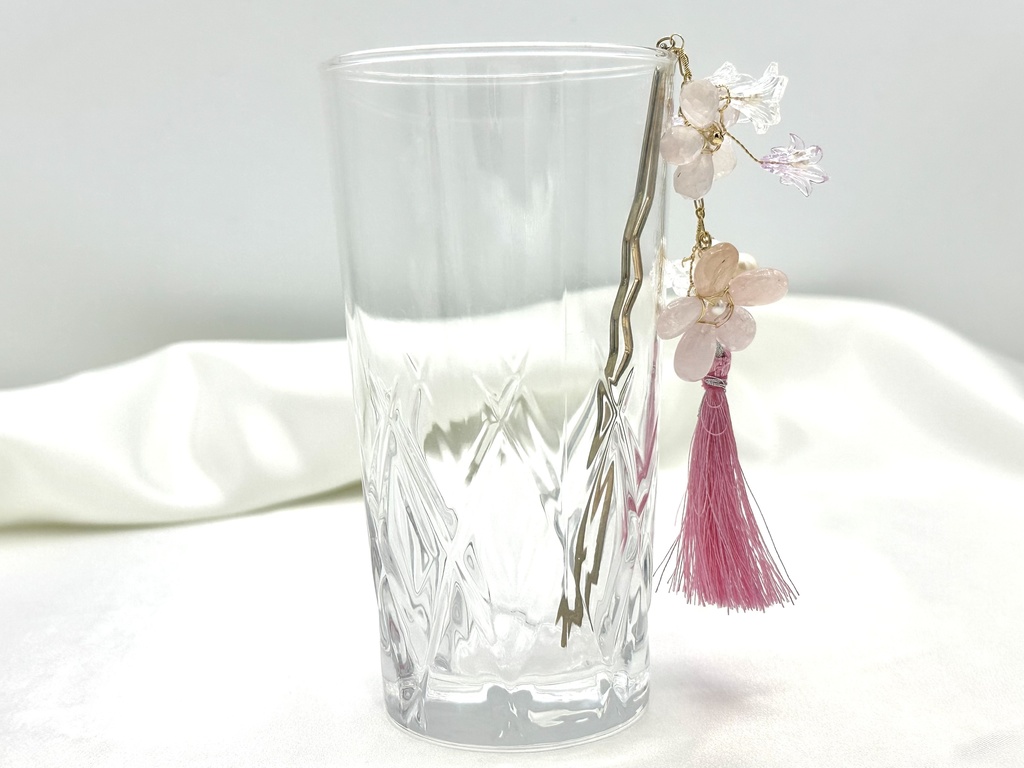 ローズクォーツとモルガナイトの花のかんざし